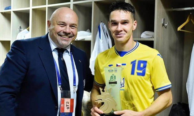 Захисник Динамо став найкращим гравцем збірної України у матчі з Чехією