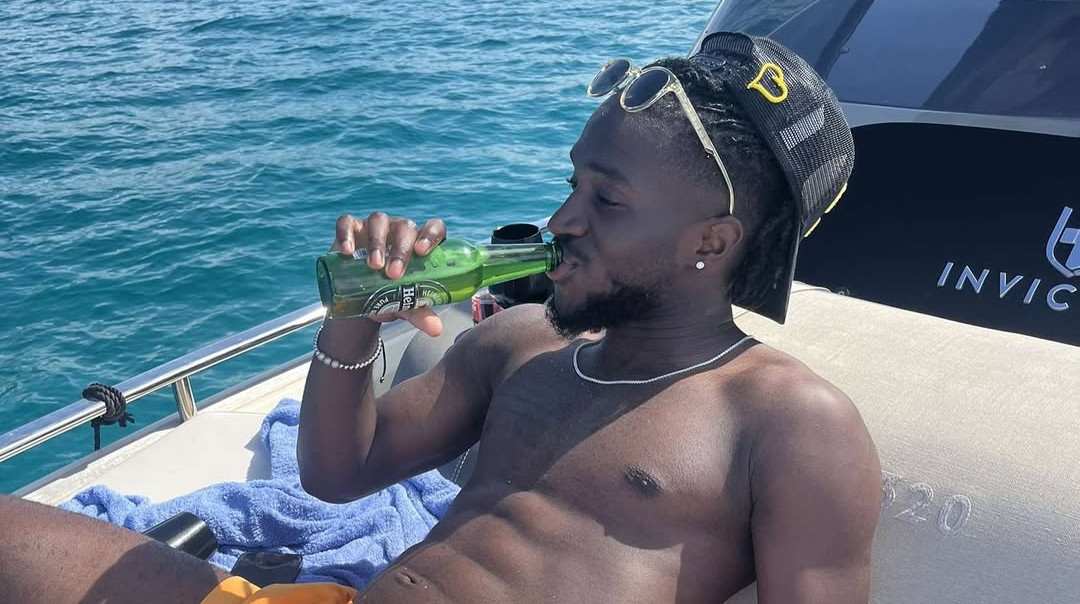 Джонатан Роу