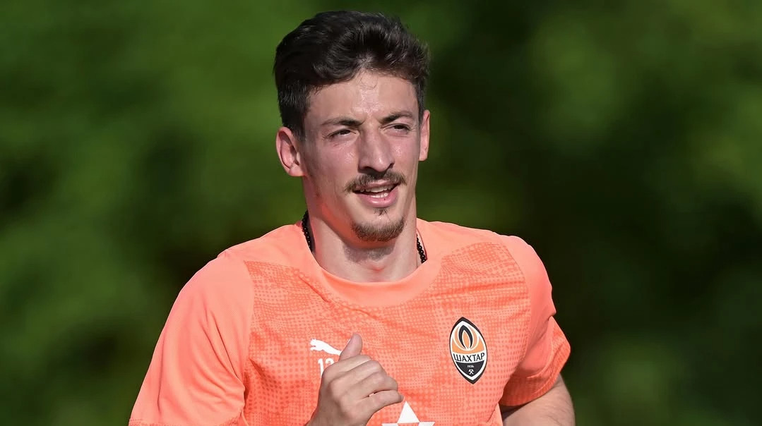 Шахтер отдал защитника в аренду в Гамбург