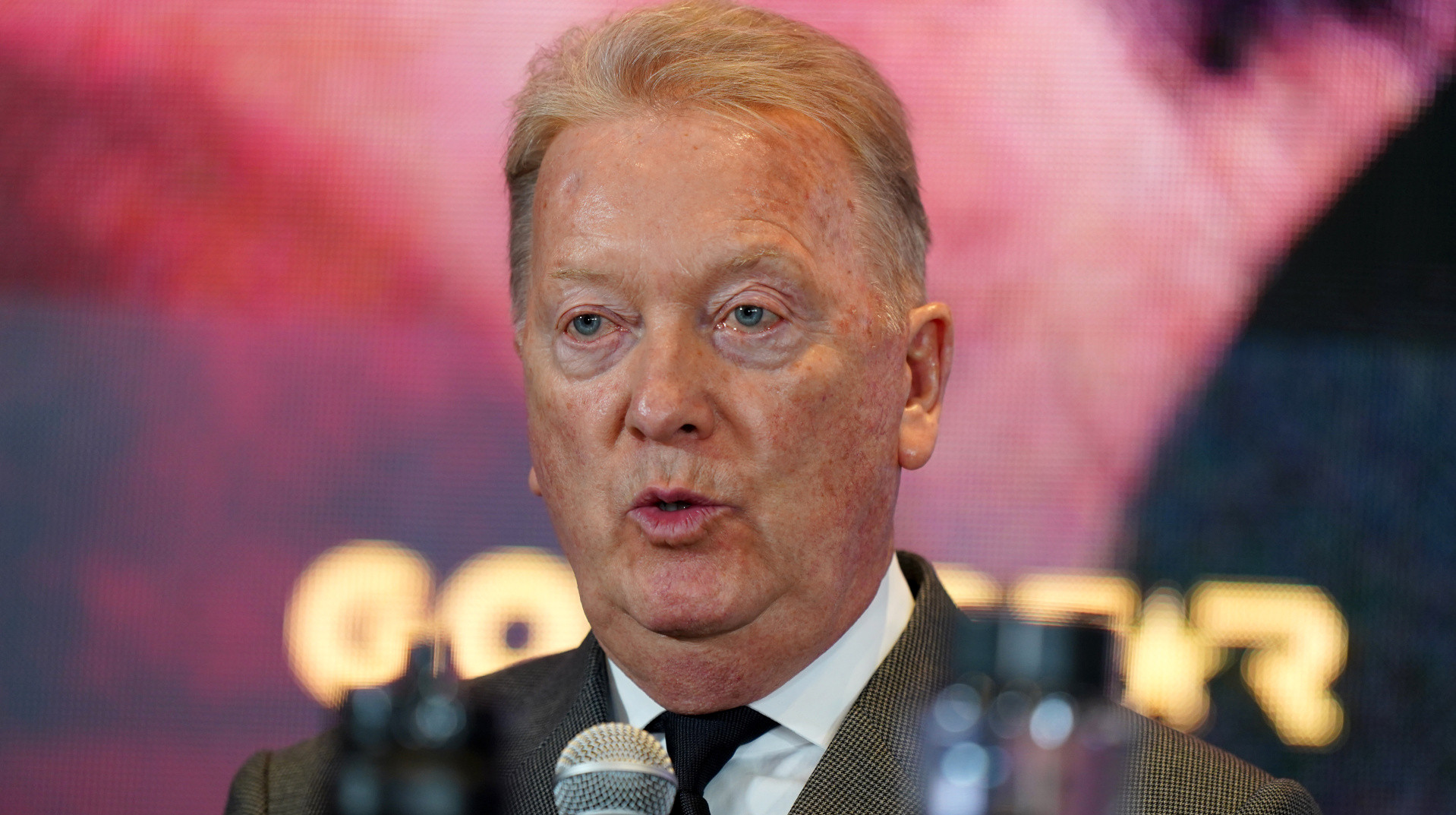 Це не може повторитися в поєдинку з Вордлі: Воррен пригадав вчинок Дюбуа перед боєм з Усиком