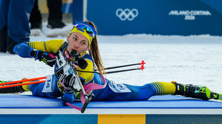 Франція виграла першу біатлонну гонку на ОІ-2026, Україна фінішувала 8-ю