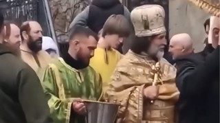 Знайшов заняття на пенсії: Ломаченко несподівано з’явився на Великдень у якості помічника священника