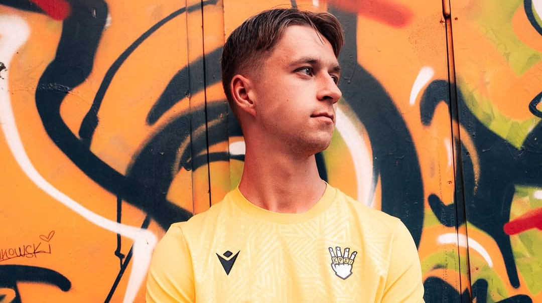 Украинский футболист будет играть за клуб российского блогера