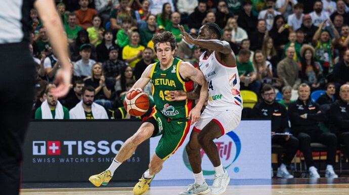 Три трехочковых за 10 секунд: Литва в невероятной концовке вырвала победу над Великобританией в невероятной концовке