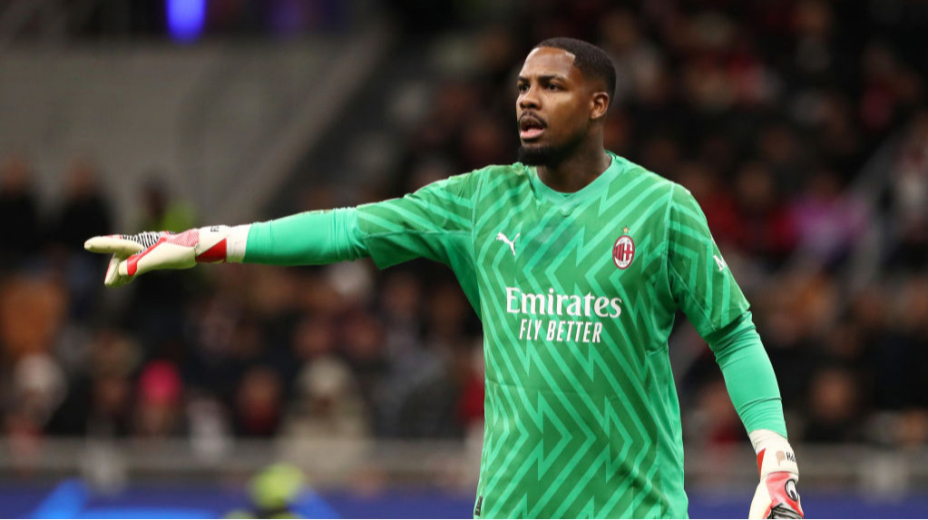 Челси хочет подписать голкипера Милана свободным агентом