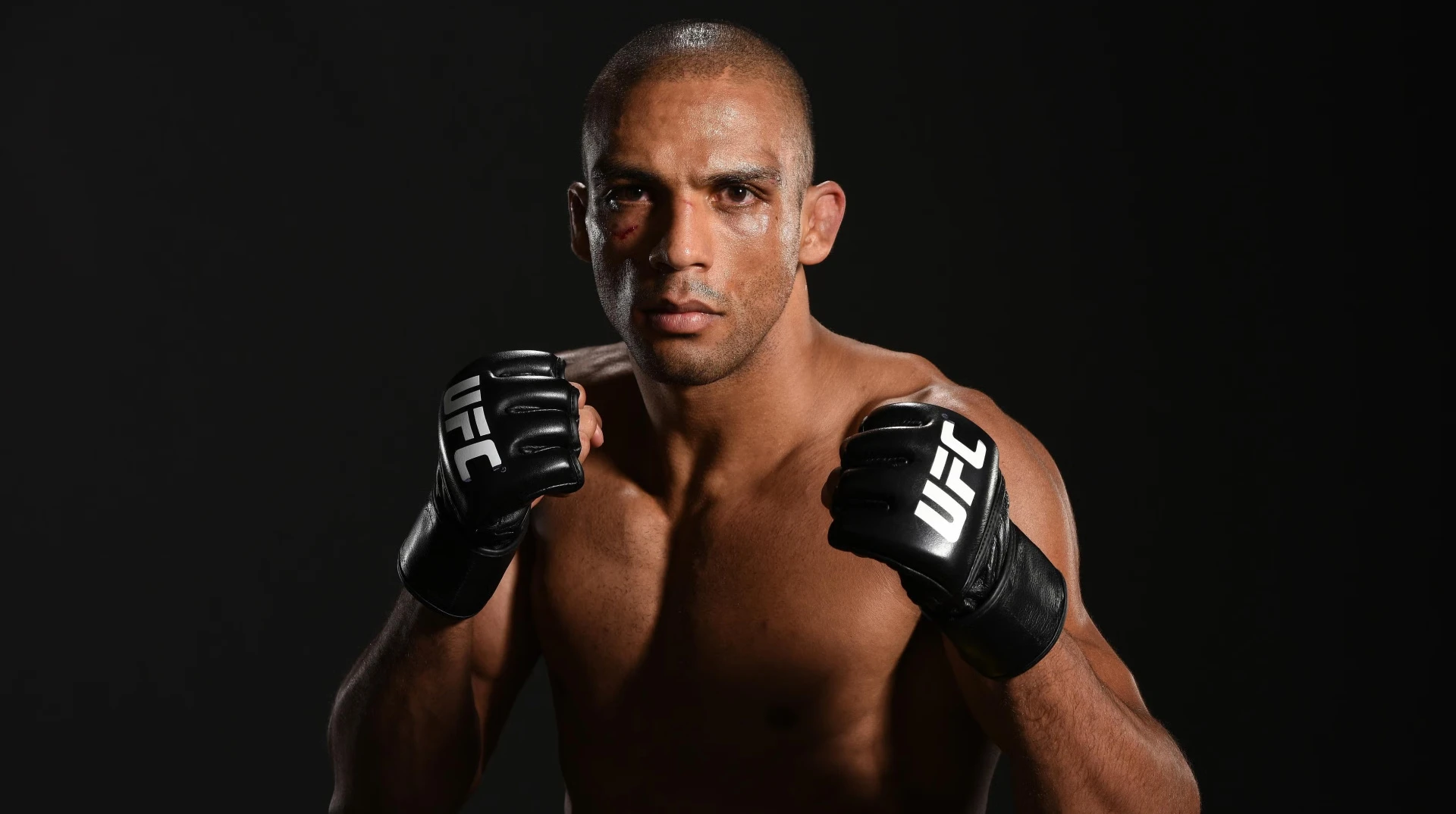 Легенда ММА Барбоза оголосив про завершення кар’єри після поразки на UFC 330