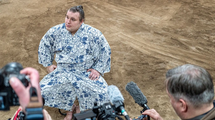 Травма Аонішікі за крок до мрії: превʼю сумо турніру Natsu Basho
