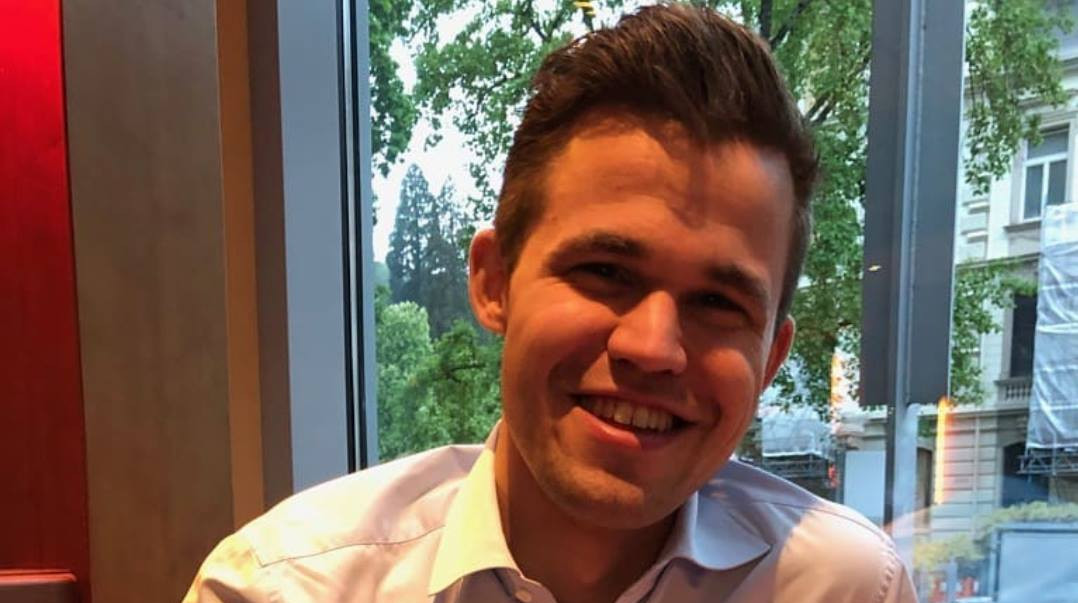 Карлсен в доминантном стиле выиграл звездный турнир в США