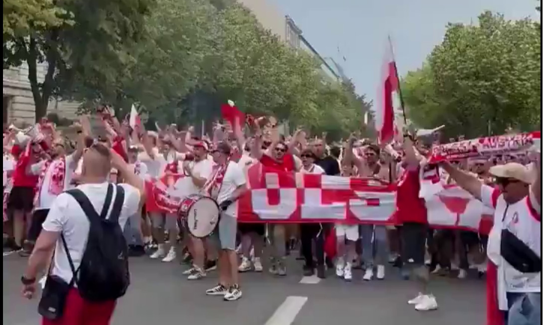 Руська ку**а: польські уболівальники провели марш перед матчем Євро-2024