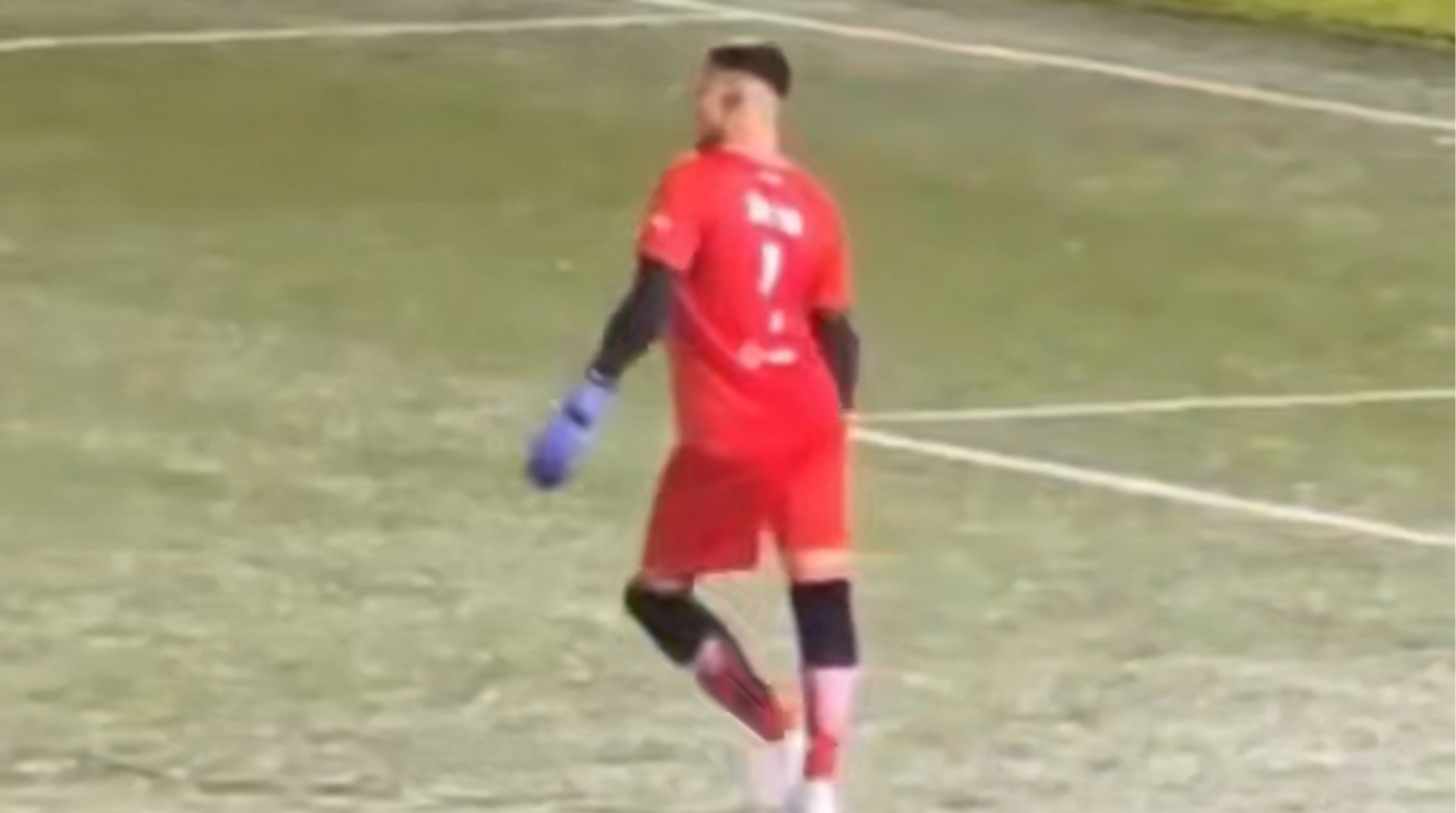 Вратарь-модель: в Никарагуа фанаты шутят над эффектной манерой игры голкипера