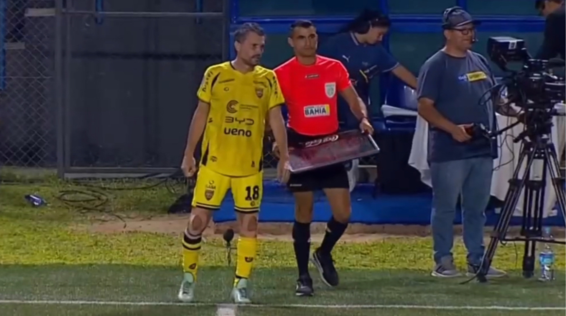 51-летний президент парагвайского клуба сам себя выпустил на поле, установив возрастной рекорд