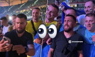 Ломаченко сфотографувався з українськими фанами напередодні бою Усика - ВІДЕО