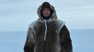 Шуба, собаки і подалі від цивілізації: Ібрагімович підкорив крижані простори Арктики