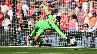 Проти Шахтаря зіграє воротар старої школи: він грає в кепці і чудовий при пенальті