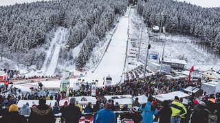 Українські стрибуни виступлять в командному турнірі, повернення Годжі та Сутер. Анонс лижного вікенду