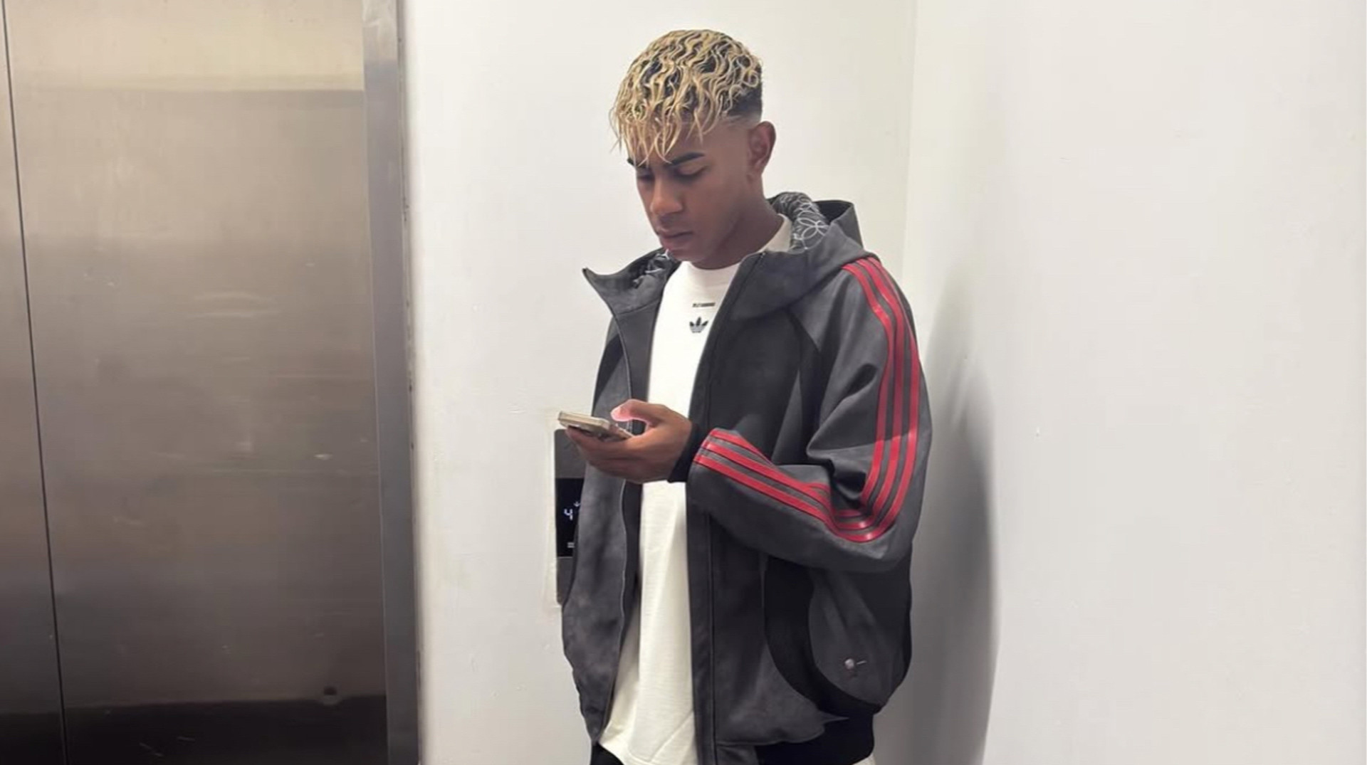 Хотів білявок із великими грудьми: відома модель поділилася деталями святкування дня народження Ямала