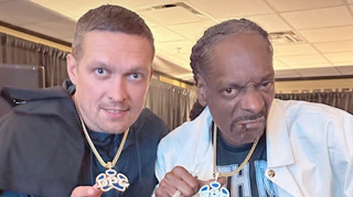 Назвав корешем та запропонував косяк: легендарний репер привітав Усика з перемогою над Дюбуа