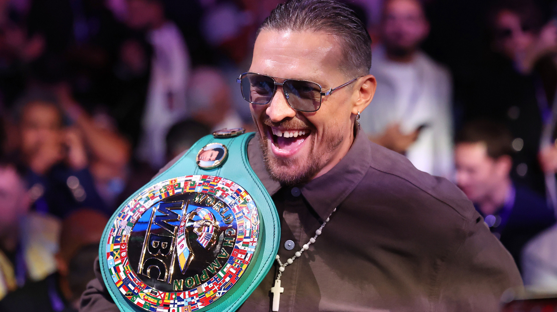 WBC санкционировала бой Усика с Верховеном