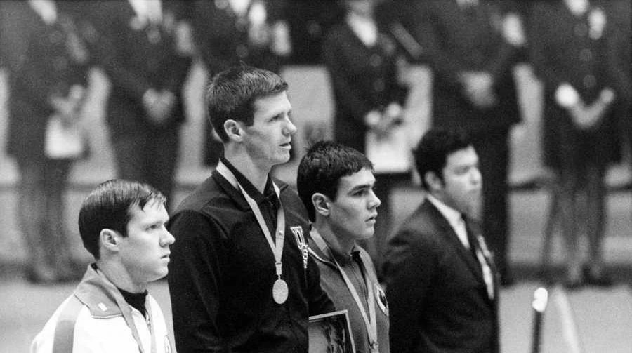 Триразовий олімпійський чемпіон з плавання помер у віці 79 років