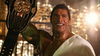 Несокрушимый с Усиком и Скалой: (не)спортивный фильм о легенде американского ММА