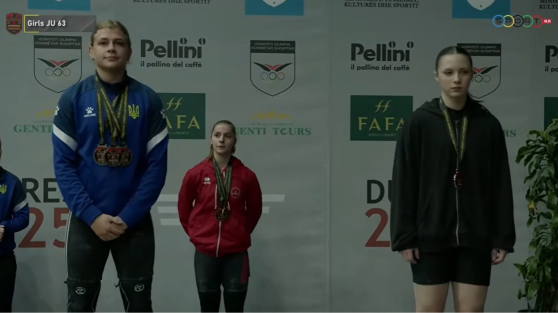 Украинские штангистки Дадерко и Чмух отказались от фото с россиянкой на юниорском ЧЕ