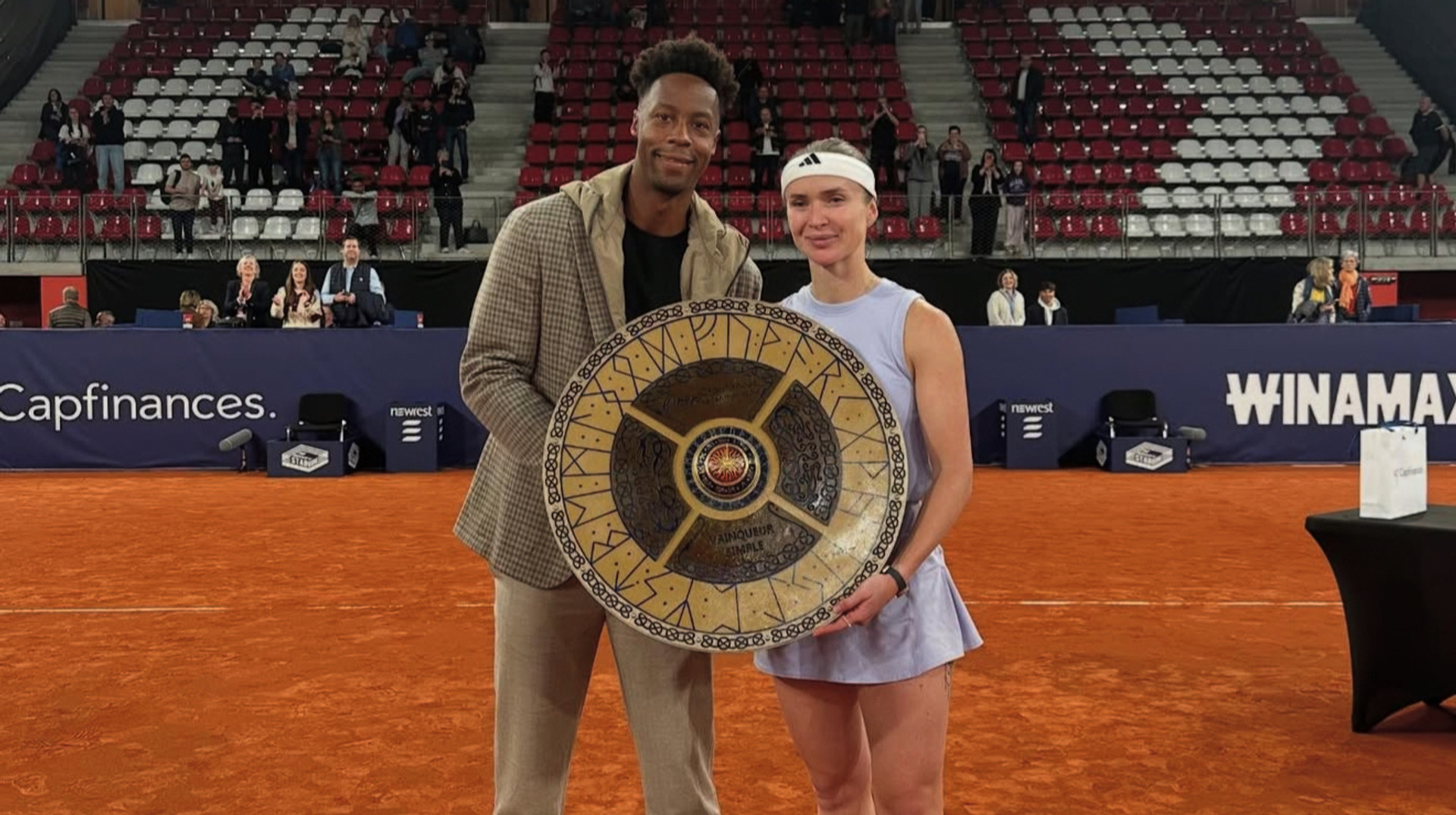 Кадр дня: Світоліна відсвяткувала тріумф в Окленді поцілунком із Монфісом