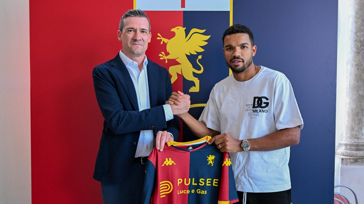 Ексвінгер Мілана продовжив контракт з Дженоа