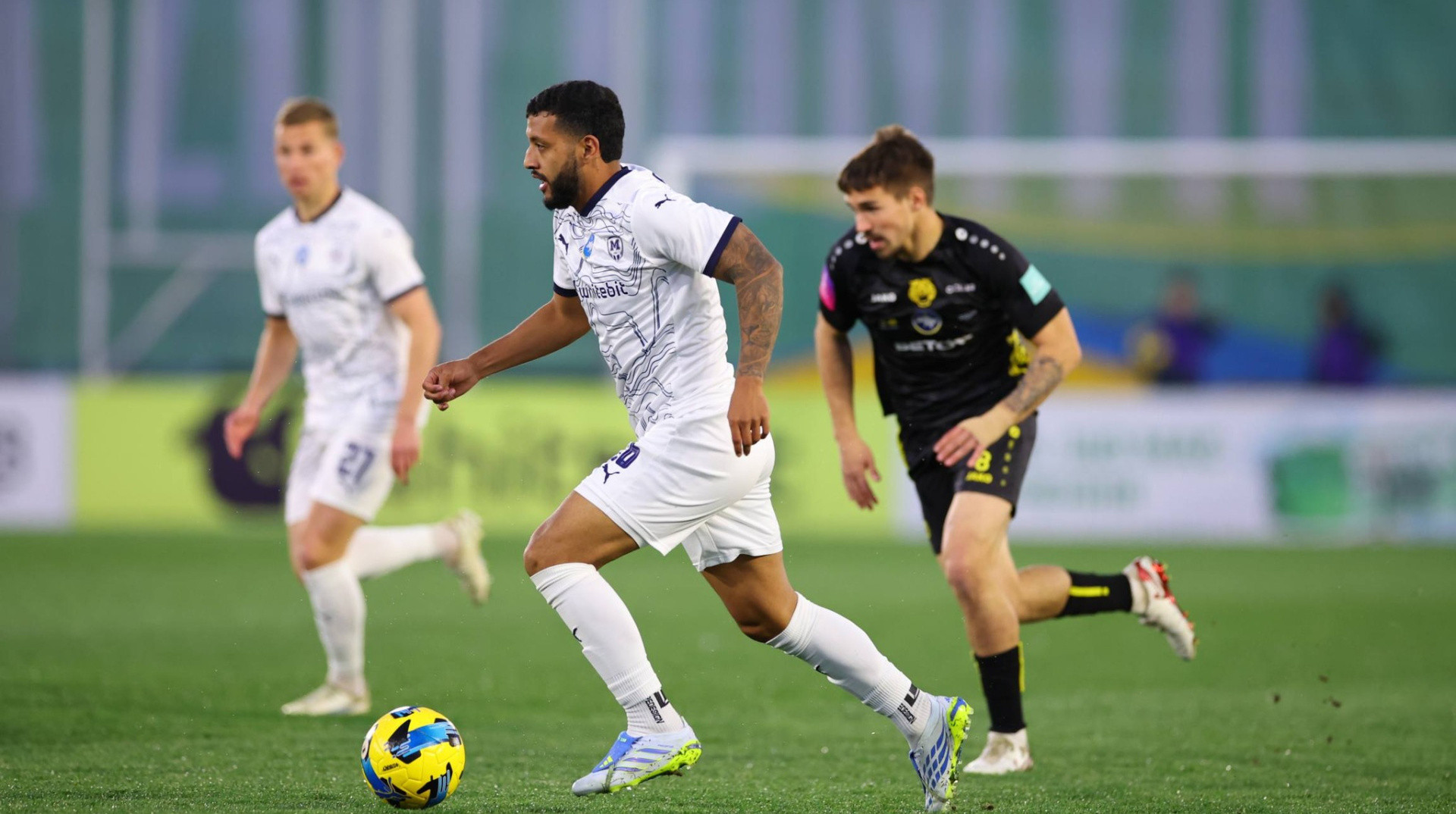 Чернігів встояв у меншості та сенсаційно переграв Металіст 1925 по пенальті у півфіналі Кубку України