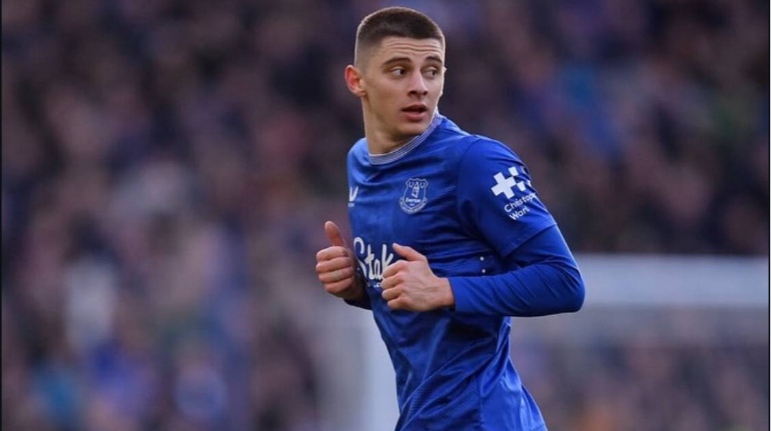 Евертон хоче продовжити контракт із Миколенком