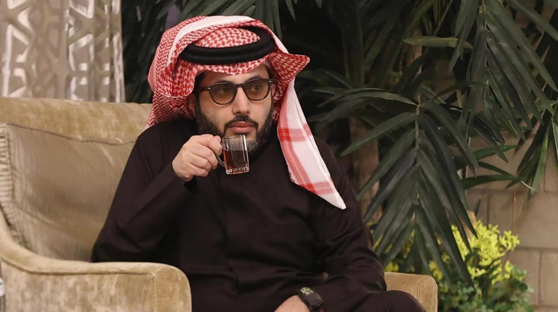 Скандал в Эр-Рияде: Турки Аль-Шейх подсказывал боксеру судейские оценки во время боя