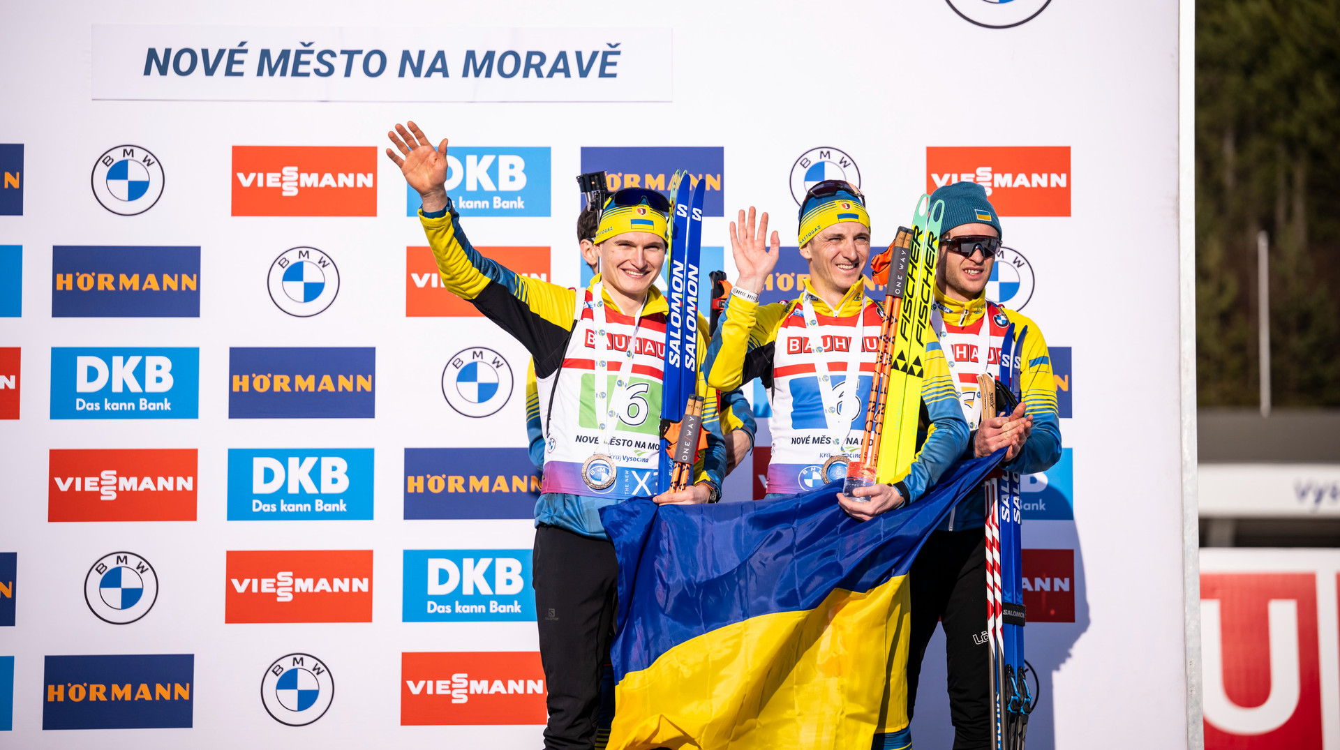 Біг із перешкодами: як Мандзин поспішав зустрічати Підручного на фініші бронзової естафети