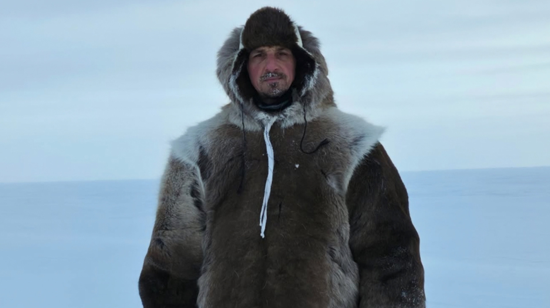 Шуба, собаки і подалі від цивілізації: Ібрагімович підкорив крижані простори Арктики