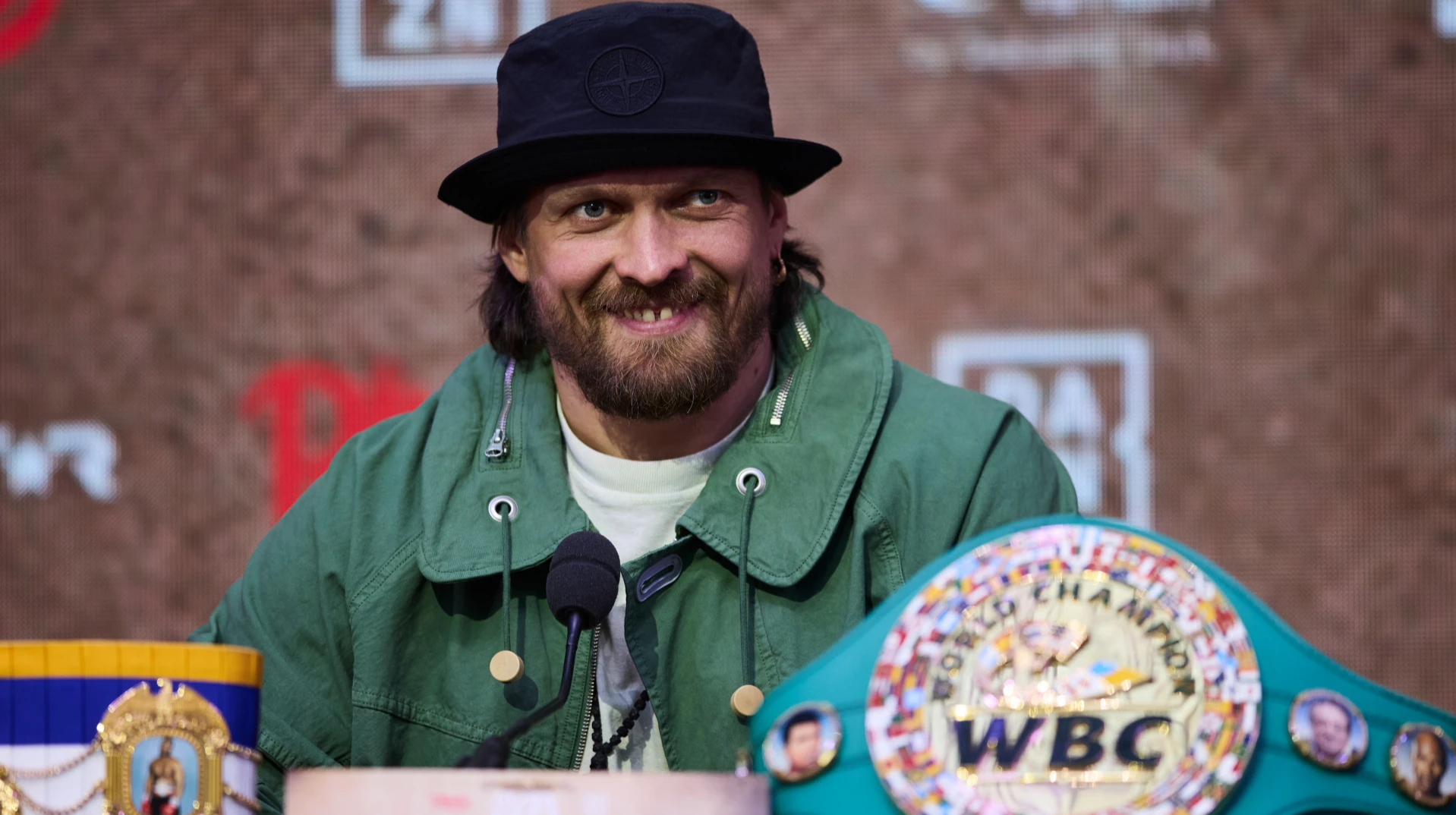 Безперечно, Усик – перший: непереможений чемпіон назвав свій рейтинг P4P