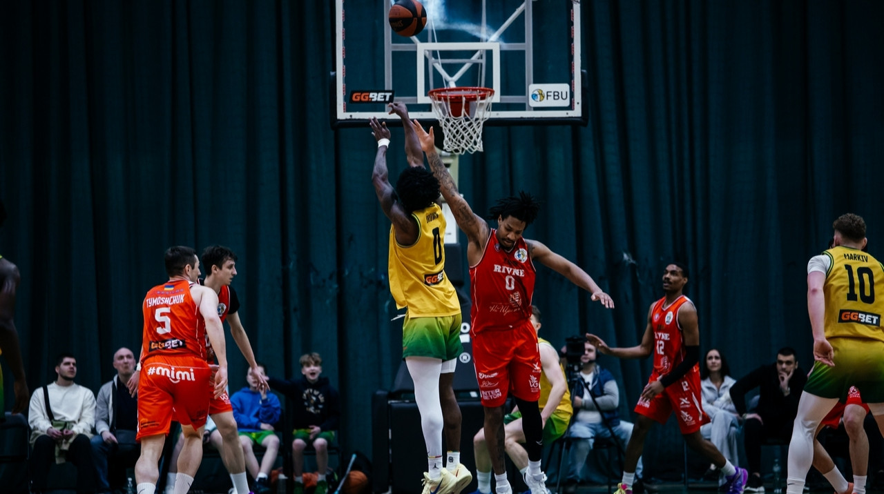 Говерла перемогла Рівне у другому матчі плейоф Суперліги