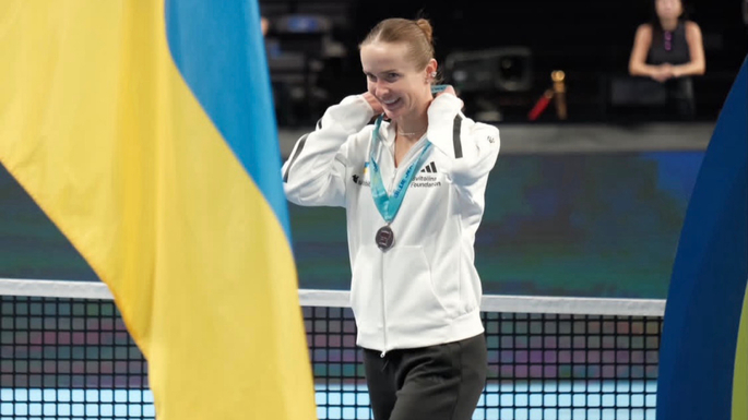 Горжусь тем, что представляю нашу страну: Свитолина показала серебряную медаль на Кубке Билли Джин Кинг