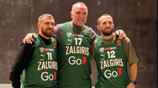 Ломаченко засвітився у Литві: завітав на баскетбольний матч і підтримав місцевого боксера