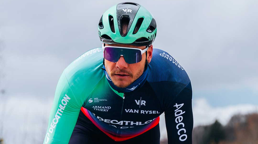 Олимпийский чемпион по биатлону стал велогонщиком