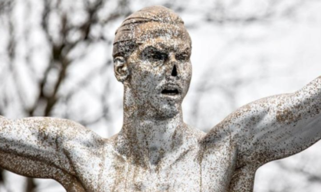 Фанати відрізали ніс статуї Ібрагімовича