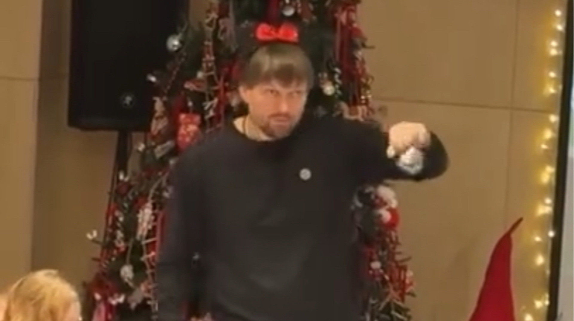 Развлекал детей танцами: Усик в забавном образе посетил спектакль дочери в детском саду