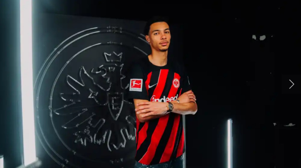 Ліверпуль лідирує в гонці за форварда Айнтрахта