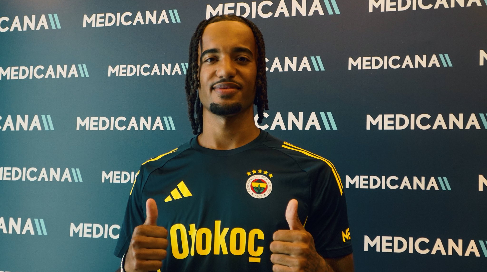 Фенербахче объявил о подписании защитника Гента