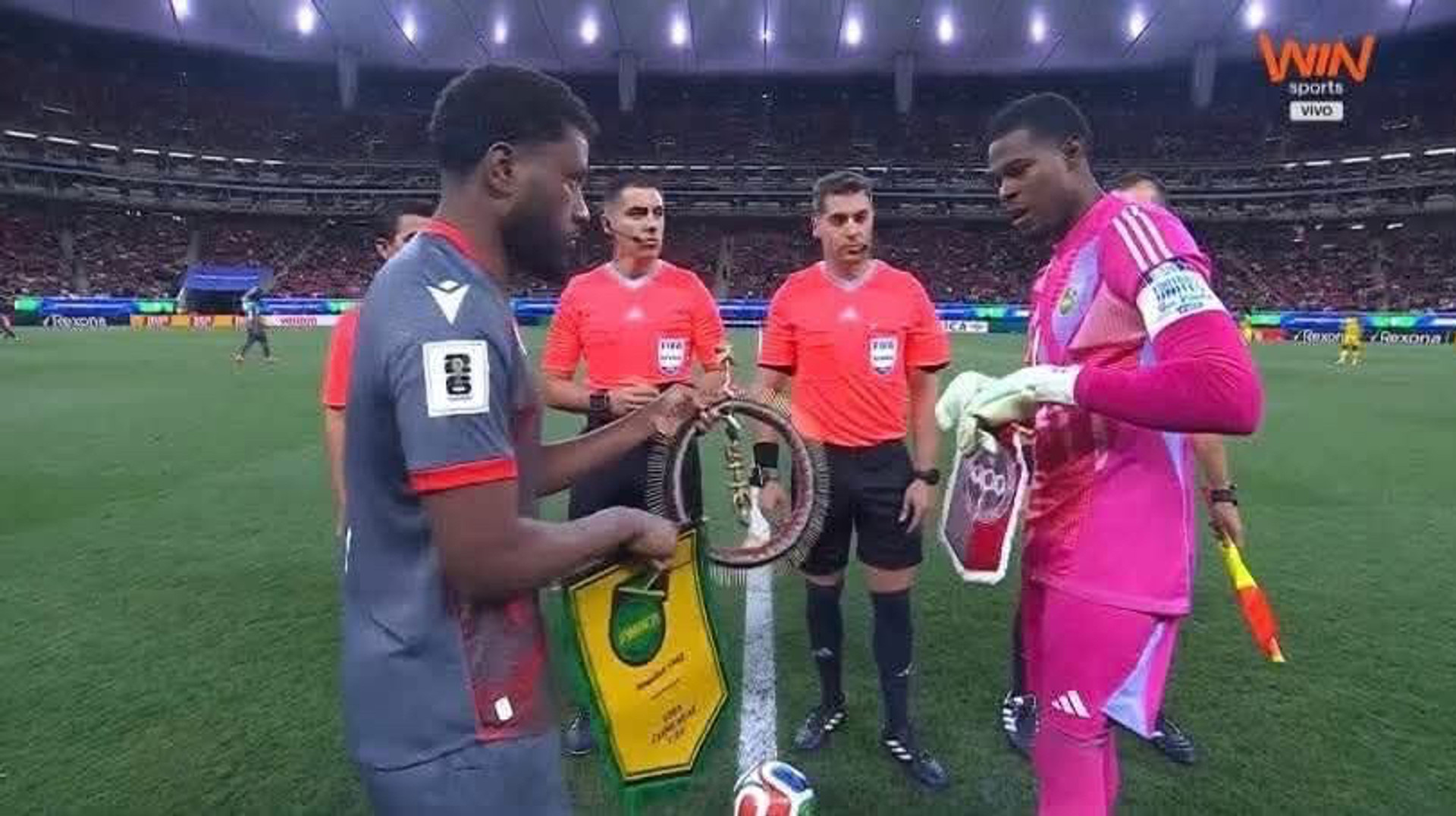 Це ще що таке? Капітан збірної Ямайки злякався подарунка перед матчем, вважаючи, що це чорна магія