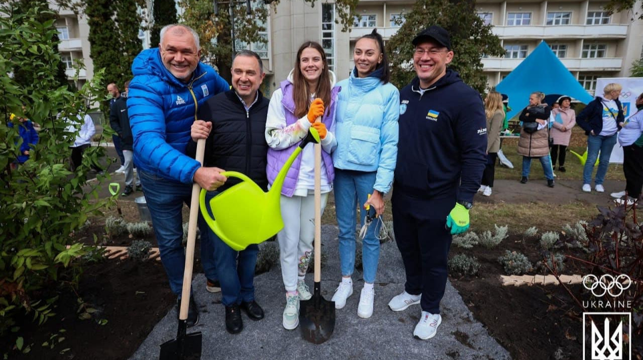 Відомі українські спортсмени провели Олімпійський урок у дитячому центрі Артек