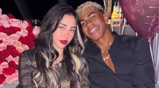 Головний футбольний талант оголосив про стосунки із відомою співачкою з Аргентини