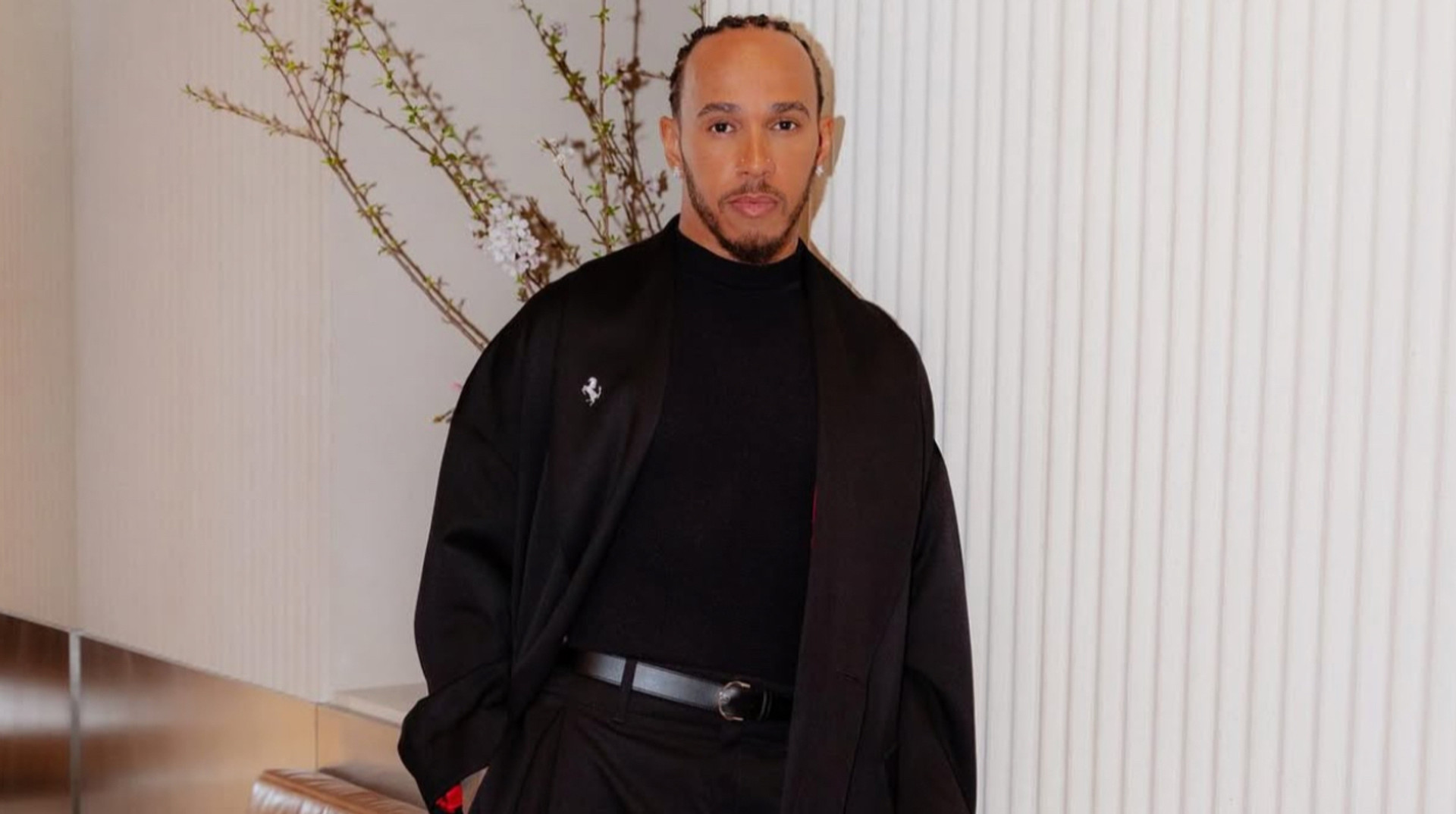 Зірка Формули-1 шокував фанатів у Японії: приїхав на зустріч на легендарному Ferrari