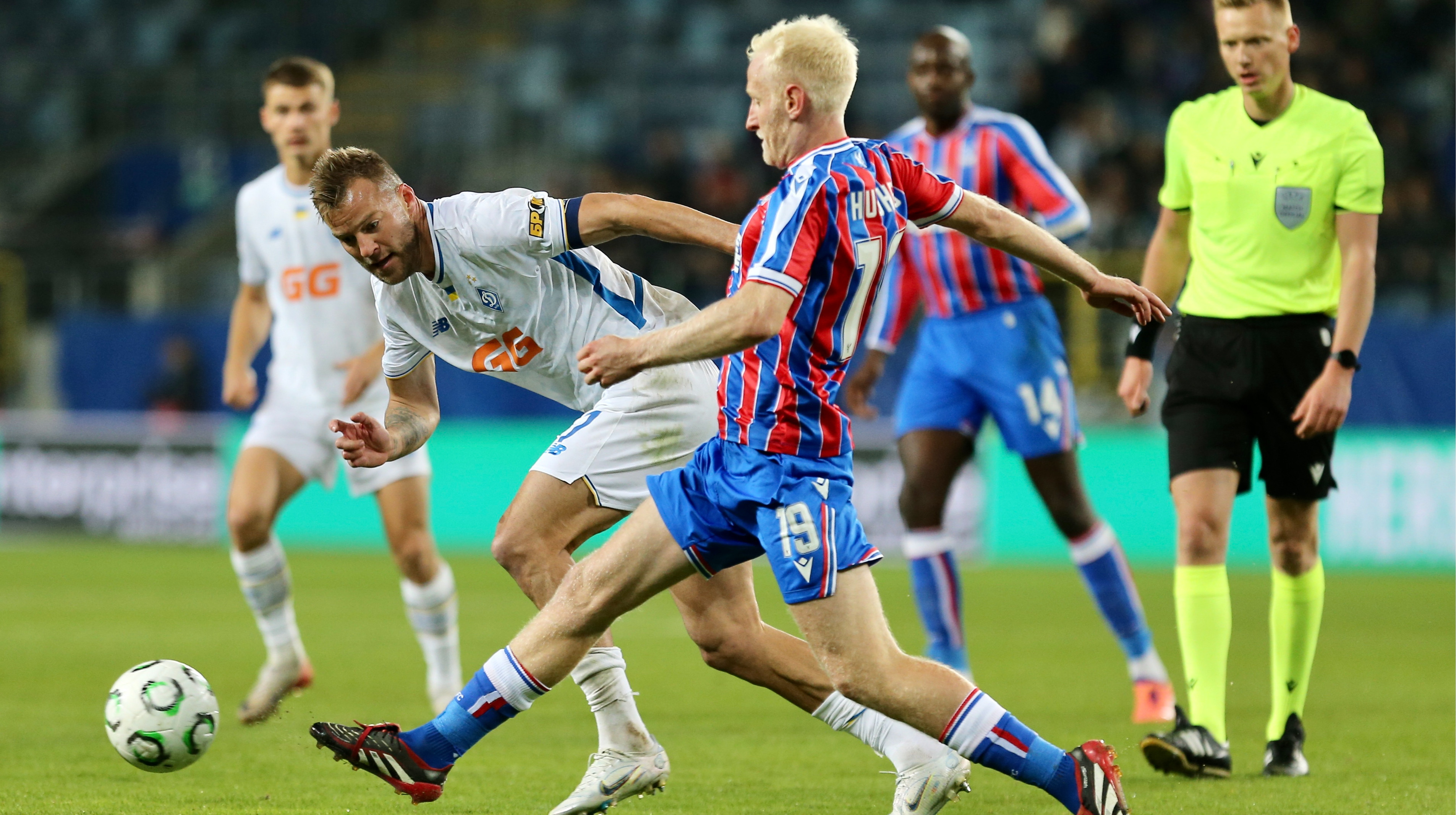 Несмотря на поражение: голкипер Динамо стал вторым лучшим игроком матча против Кристал Пелес