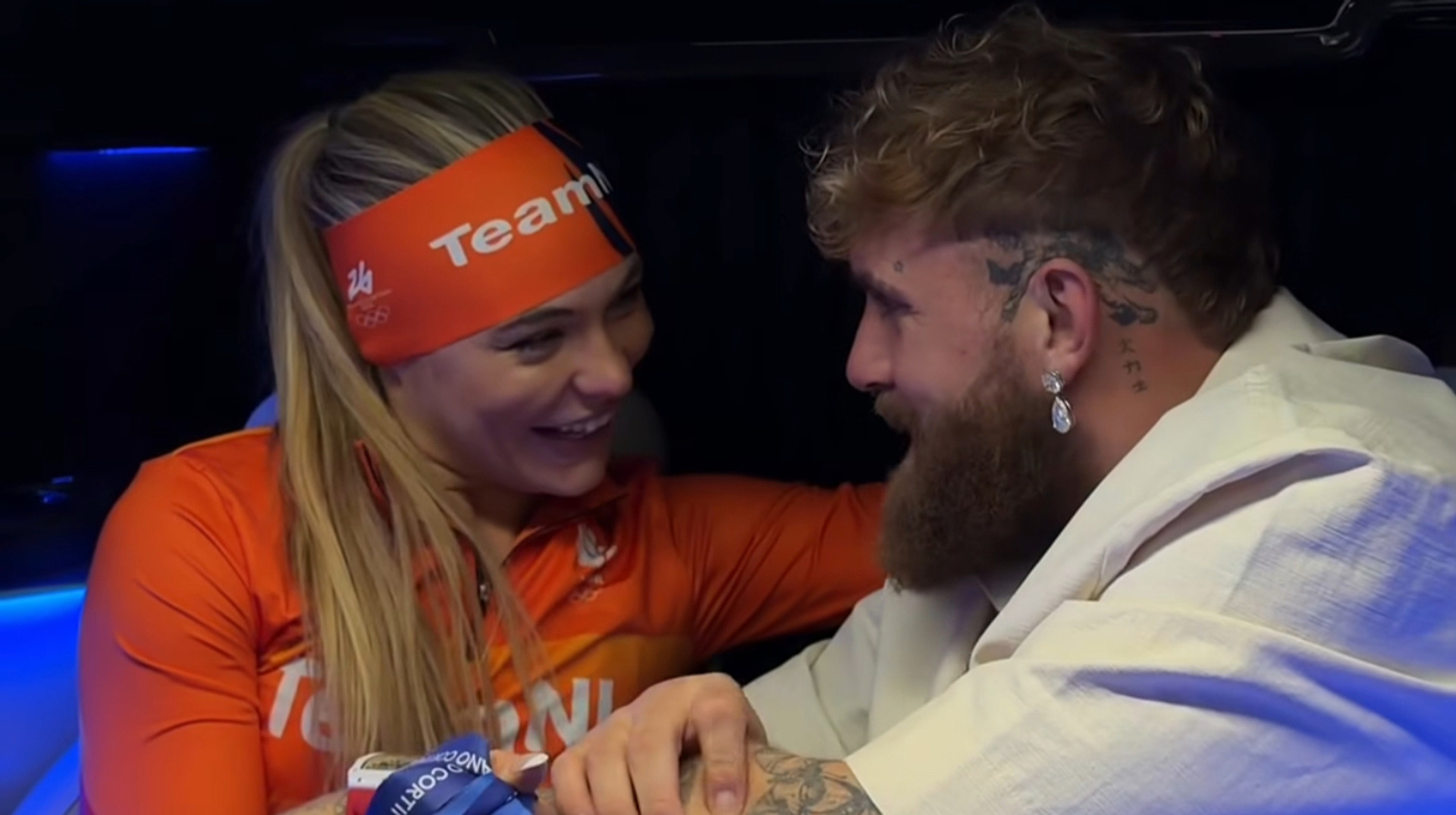 На плечах у коханого: зіркова нідерландська ковзанярка відлетіла з Ігор на приватному джеті Джейка Пола