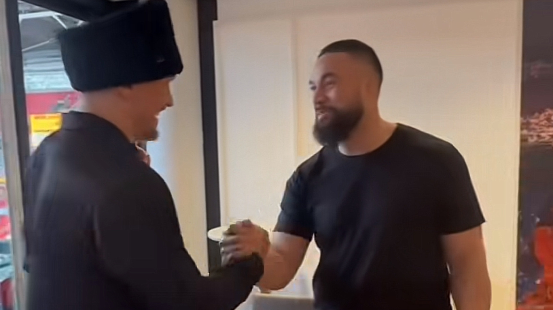 Виглядаєш чудово: потенційний суперник Усика похвалив українця за козацький образ