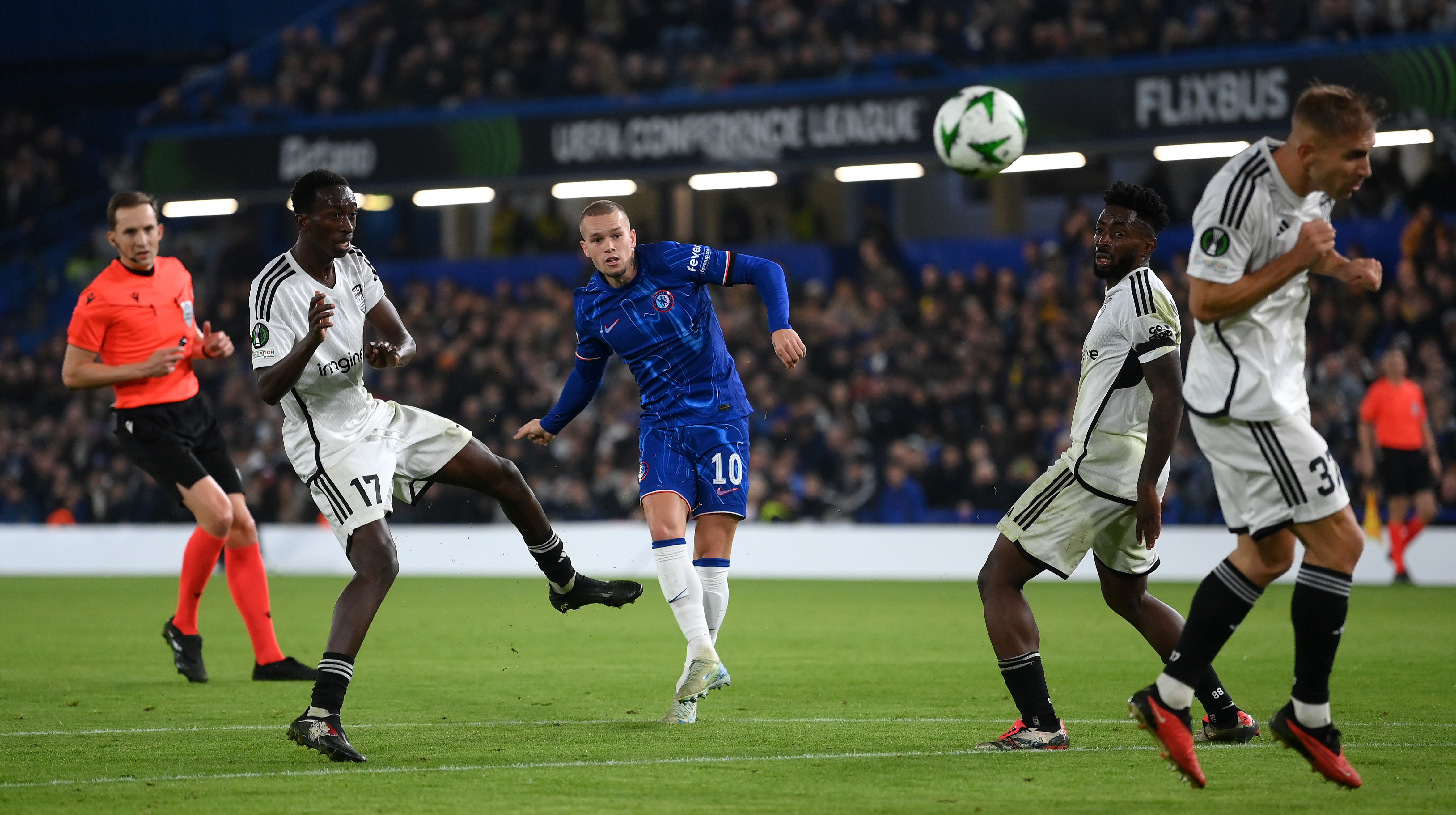 Без Мудрика, Стерлинга и Буонанотте: Челси объявил заявку на Лигу чемпионов