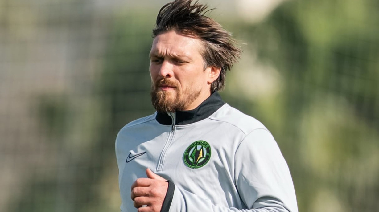 Такі люди не є небезпечними: Усик дав оцінку зіркам футболу, які їздять в Росію